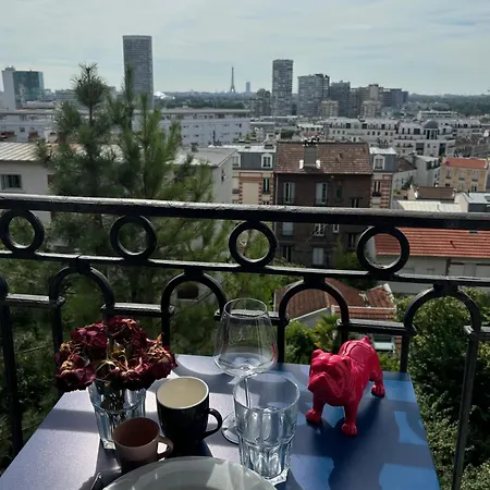 Une Tour Eiffel Un