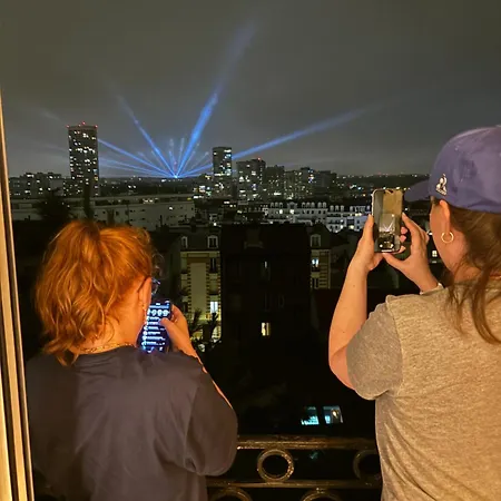 Une Tour Eiffel Un Puteaux
