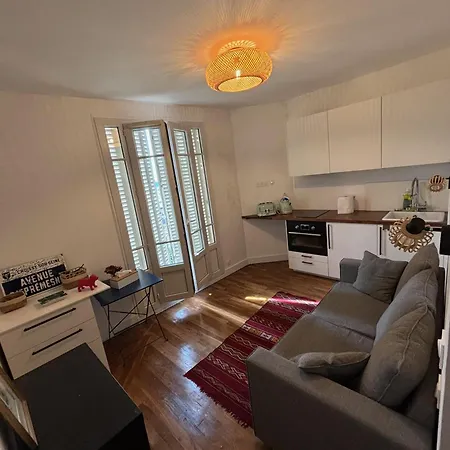 Une Tour Eiffel Un Apartmán Puteaux