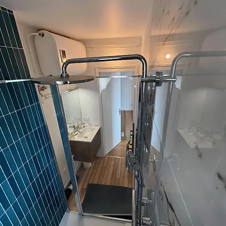 Une Tour Eiffel Un Apartmán Puteaux